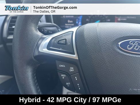 Used 2017 Ford Fusion Energi Titanium FWD image 8