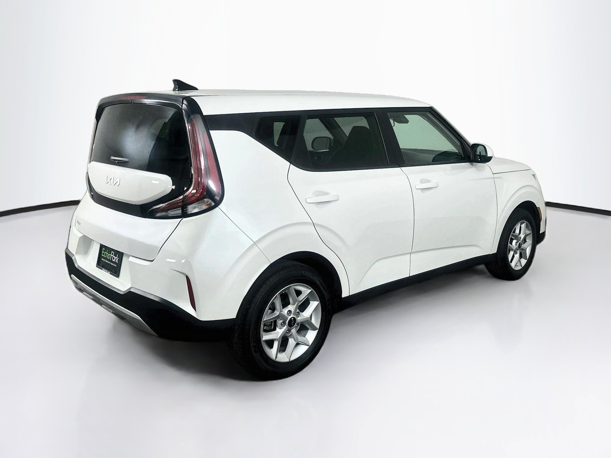 Used 2025 Kia Soul LX w/ LX Technology Package FWD image 9