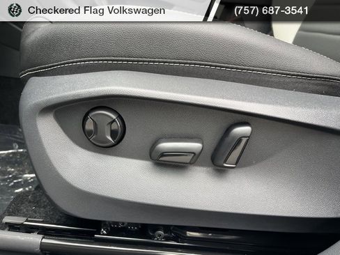 New 2025 Volkswagen Taos SEL image 32