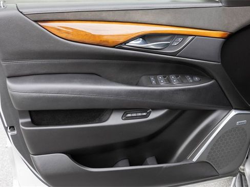 Used 2015 Cadillac Escalade Luxury image 14