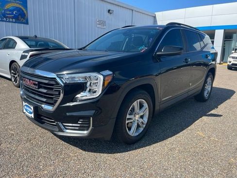 Used 2022 GMC Terrain SLE w/ Driver Convenience Package FWD image 2
