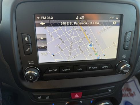 Used 2016 Jeep Renegade Limited image 11