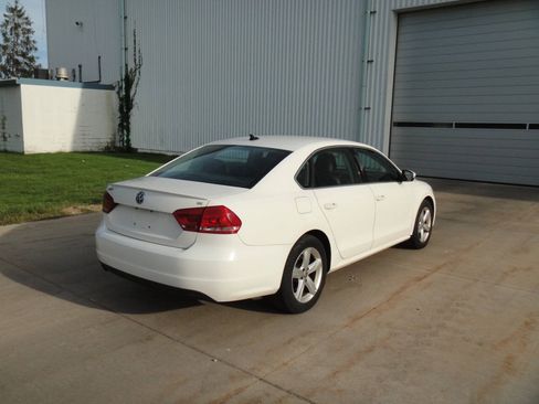 Used 2013 Volkswagen Passat 2.5 SE FWD image 5