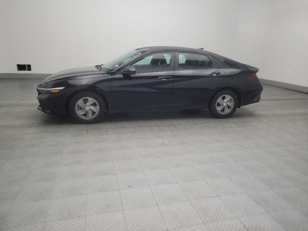 Used 2024 Hyundai Elantra SE FWD image 2