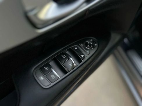 Used 2018 INFINITI Q70 Luxe image 22
