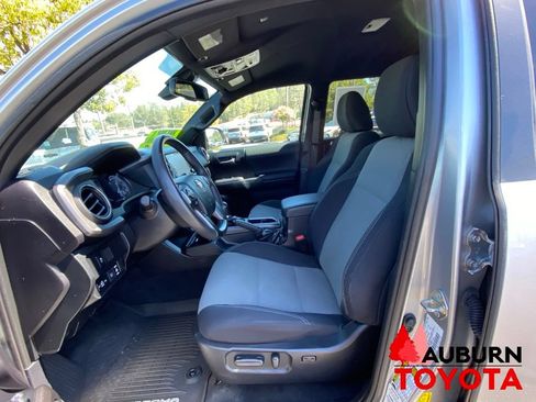 Used 2021 Toyota Tacoma TRD Off-Road w/ Technology Package AWD/4WD image 28