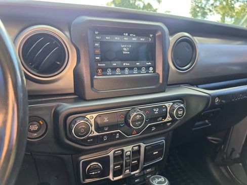 Used 2018 Jeep Wrangler Unlimited Sport S AWD/4WD image 27