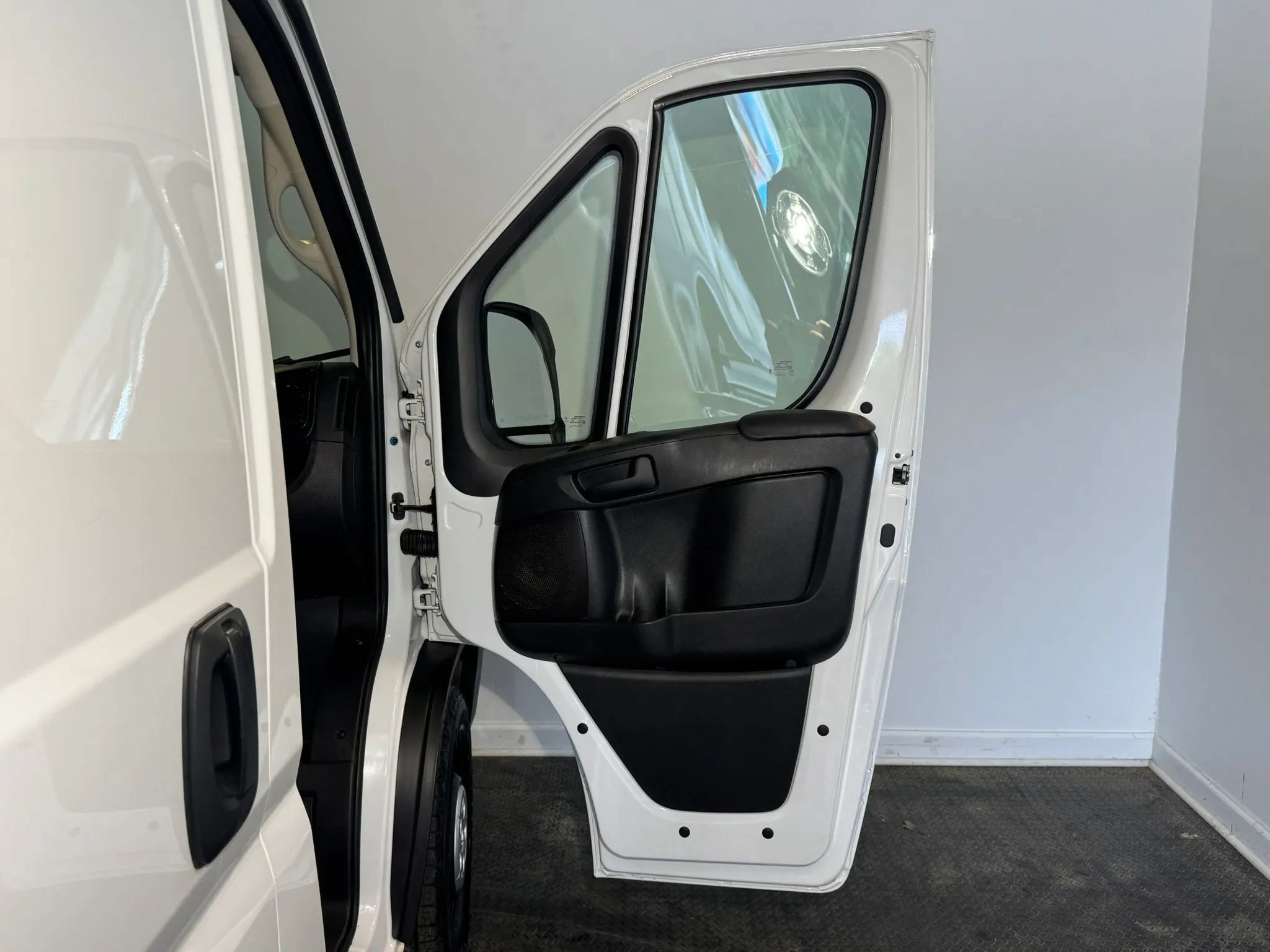Used 2024 RAM ProMaster 2500 w/ Convenience Group FWD image 21