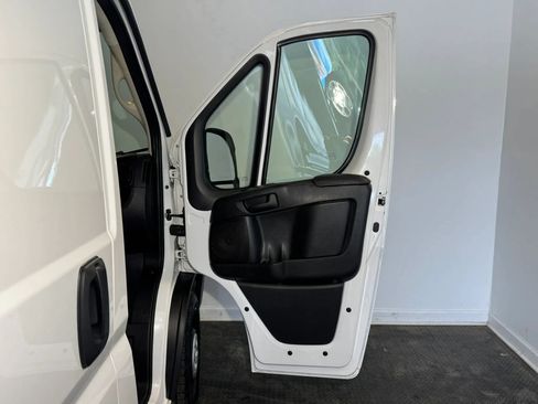 Used 2024 RAM ProMaster 2500 w/ Convenience Group FWD image 21