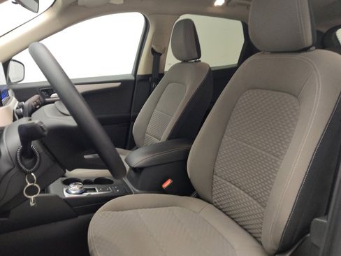 Used 2020 Ford Escape SE image 17