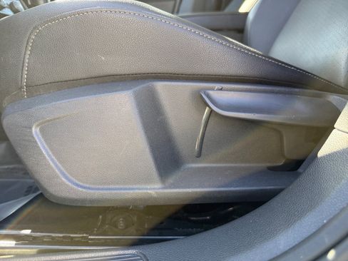 Used 2019 Volkswagen Jetta SE w/ Cold Weather Package image 14