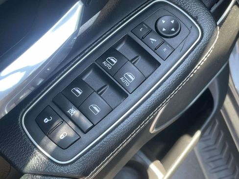 Used 2022 RAM 1500 Laramie AWD/4WD image 16