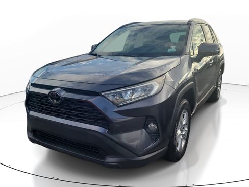 Used 2019 Toyota RAV4 XLE FWD image 3