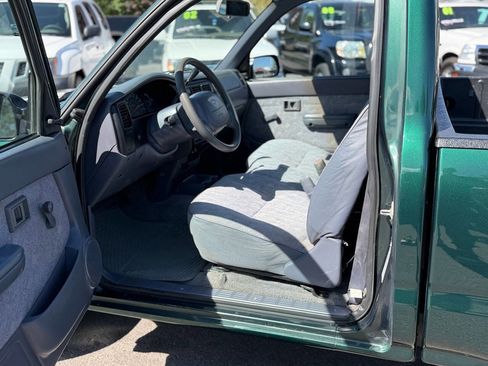 Used 2000 Toyota Tacoma 2WD Regular Cab image 83
