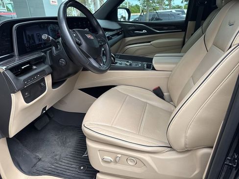 Used 2023 Cadillac Escalade ESV Premium Luxury image 4