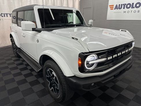 Used 2025 Ford Bronco Outer Banks AWD/4WD image 2