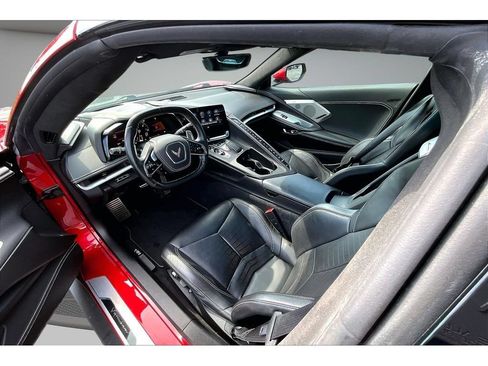 Used 2021 Chevrolet Corvette Stingray Premium Cpe w/ Z51 Performance Package RWD image 9