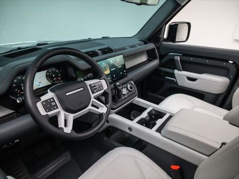 New 2025 Land Rover Defender 110 X-Dynamic SE AWD/4WD image 12