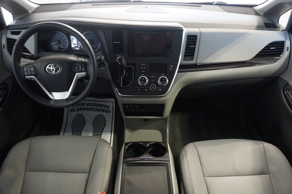 Used 2017 Toyota Sienna XLE w/ XLE Navigation Package AWD/4WD image 31
