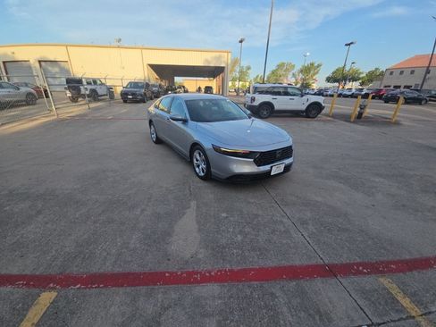 Used 2025 Honda Accord LX image 6