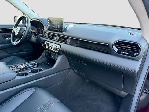 Used 2025 Honda Pilot Touring image 32