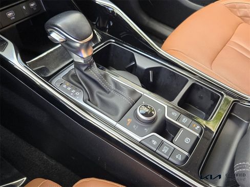 Certified 2022 Kia Sorento SX Prestige w/ Rust Color Package image 29