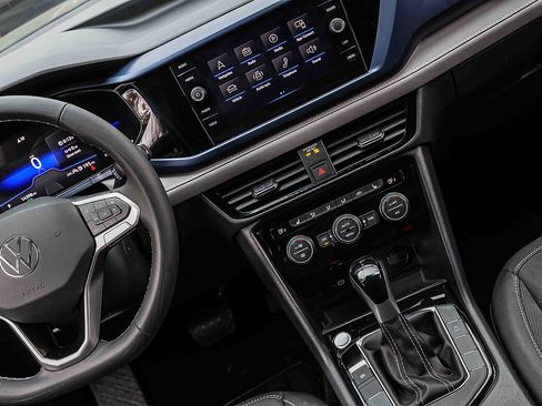 Used 2024 Volkswagen Taos SE image 20