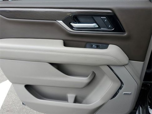 Used 2025 GMC Yukon XL Elevation image 16