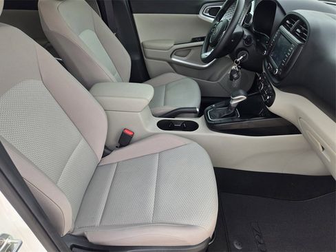 Used 2021 Kia Soul LX image 12