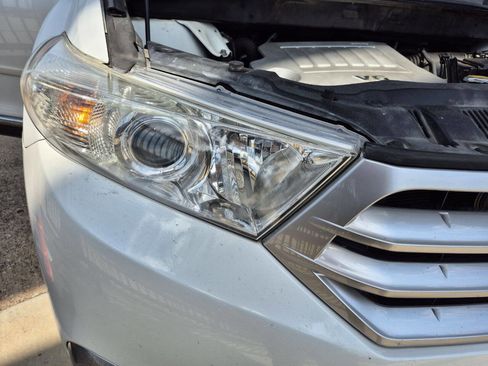 Used 2012 Toyota Highlander FWD image 28