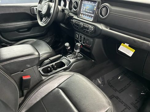 Used 2023 Jeep Wrangler Unlimited Sahara AWD/4WD image 15