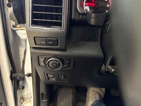 Used 2018 Ford F150 XLT w/ Equipment Group 302A Luxury AWD/4WD image 31