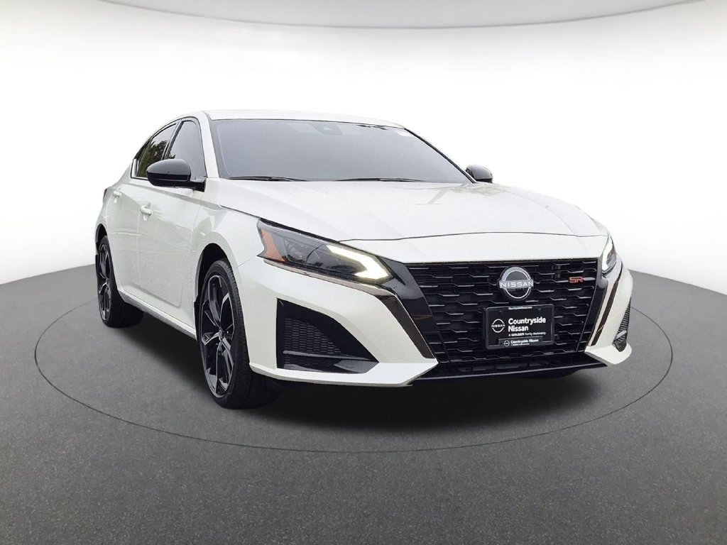 Used 2025 Nissan Altima 2.5 SR w/ SR Premium Package AWD/4WD image 3