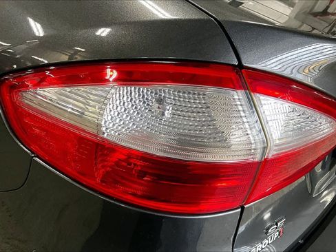 Used 2015 Ford Fiesta SE image 27