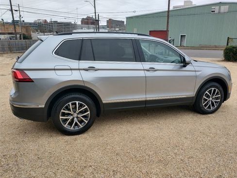 Used 2020 Volkswagen Tiguan SE image 15