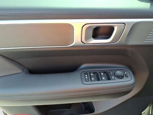Used 2025 Hyundai Santa Fe SEL FWD image 18