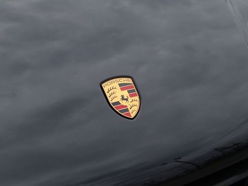 Used 2025 Porsche Macan AWD/4WD image 13