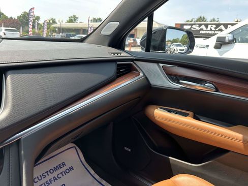 Certified 2024 Cadillac XT5 Premium Luxury AWD/4WD image 17