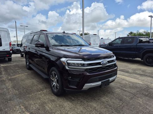 Used 2024 Ford Expedition Max XLT RWD image 2