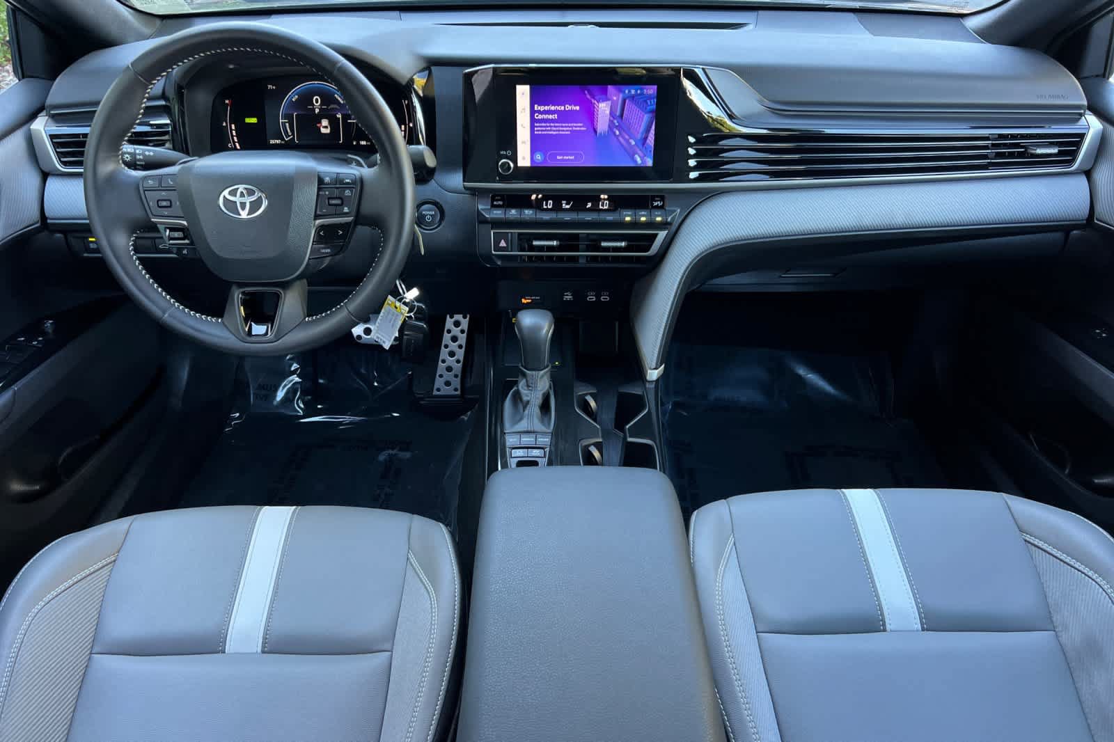 Certified 2025 Toyota Camry SE FWD image 3