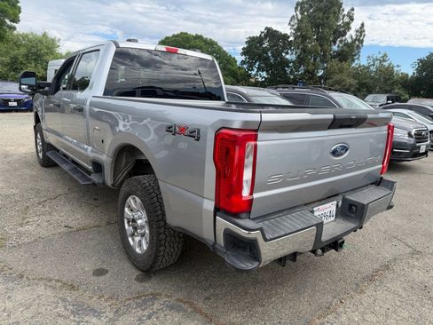 Used 2024 Ford F250 XLT image 3