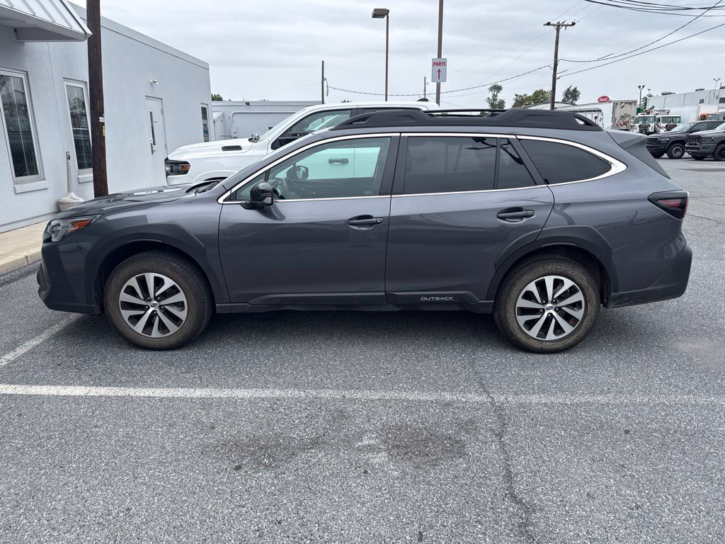 Used 2025 Subaru Outback Premium w/ Popular Package #1A AWD/4WD image 2