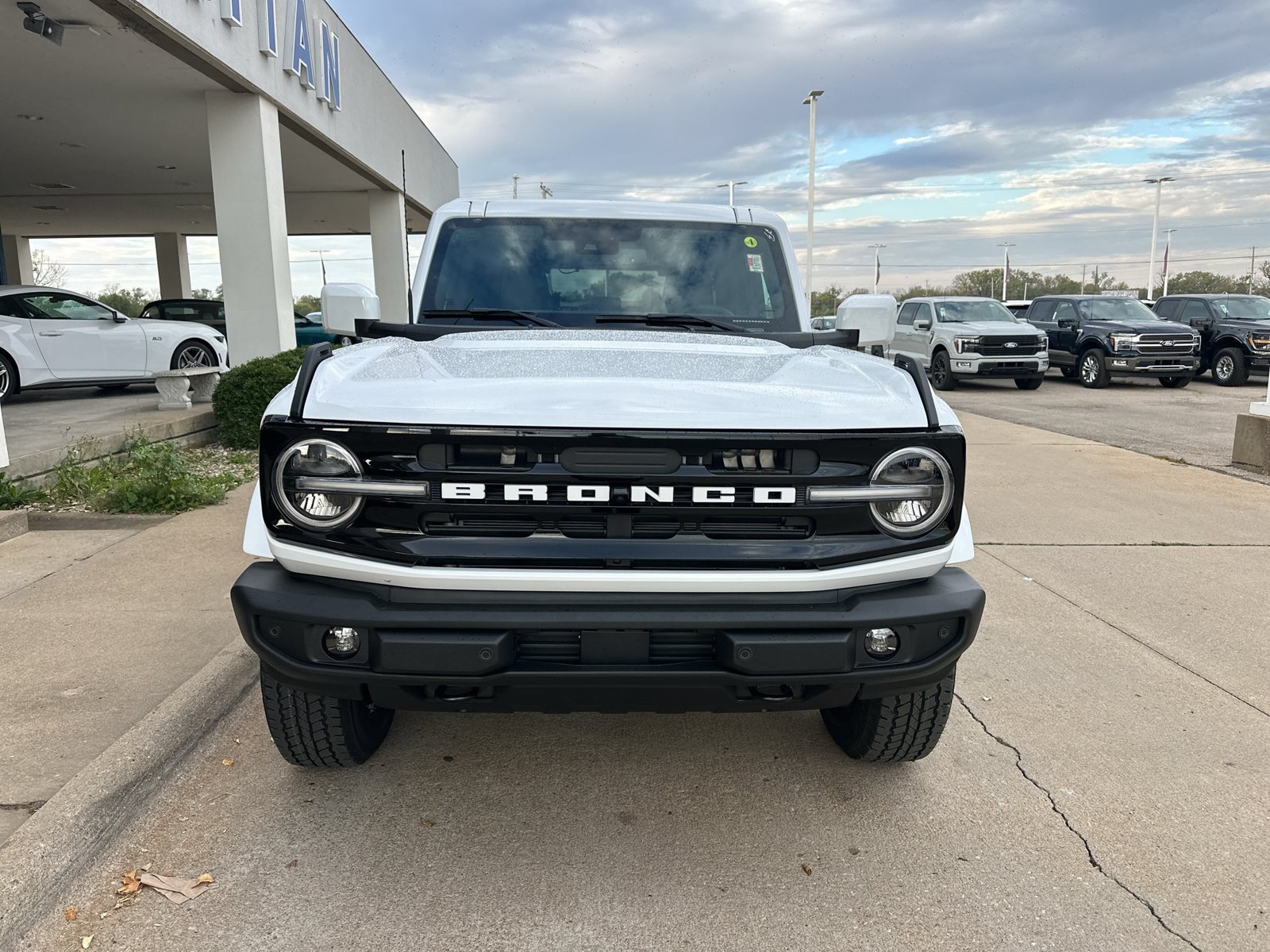 New 2026 Ford Bronco Outer Banks AWD/4WD image 13