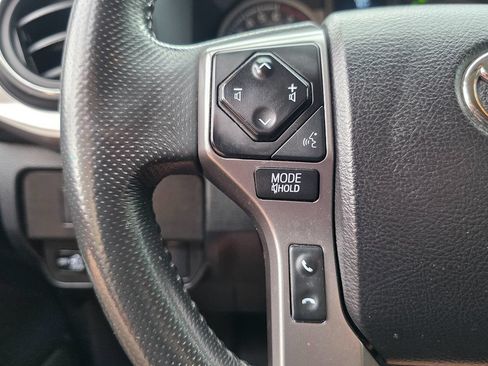 Used 2021 Toyota Tacoma SR5 AWD/4WD image 33
