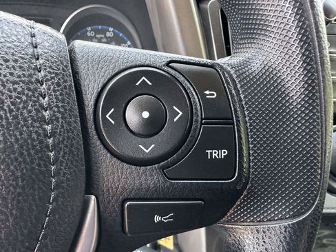 Used 2018 Toyota RAV4 LE AWD/4WD image 14