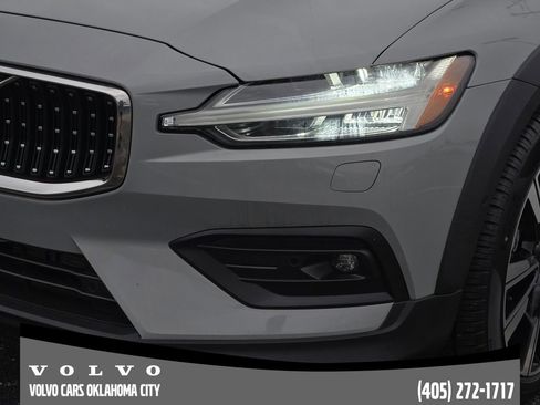 Certified 2025 Volvo V60 B5 Cross Country Ultra AWD/4WD image 8