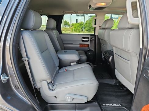 Used 2020 Toyota Sequoia Platinum AWD/4WD image 23