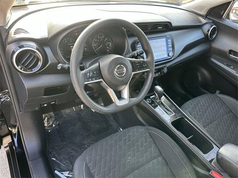 Used 2021 Nissan Kicks SV image 9