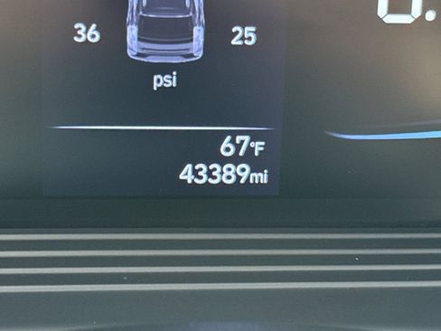 Certified 2024 Hyundai Venue SEL image 25