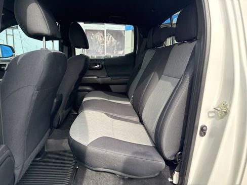 Used 2021 Toyota Tacoma TRD Off-Road image 13